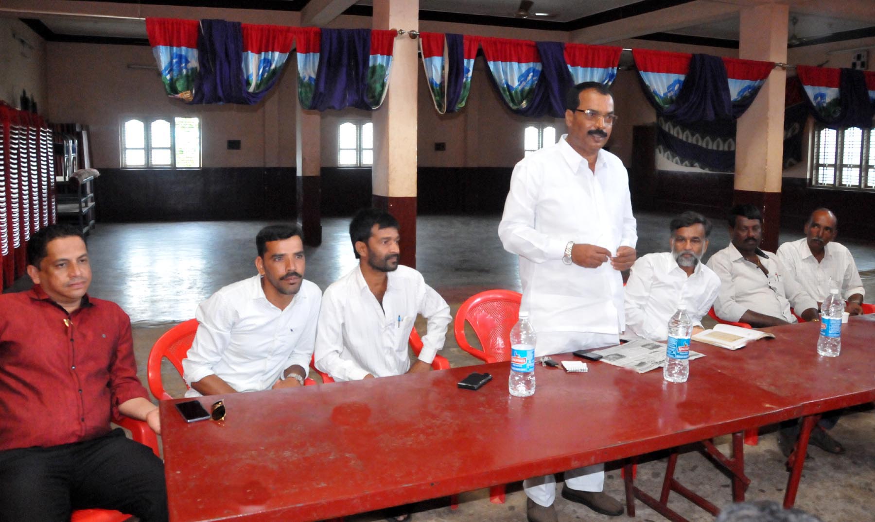 ಟಿಂಬರ್ ಲಾರಿ ಓಡಾಟ ನಿಷೇಧದಿಂದ ಸಂಕಷ್ಟ